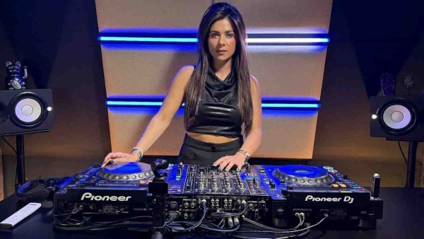 Laura van Dam - Capture Radio 094 (May Special)