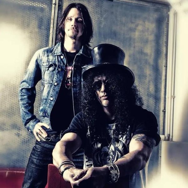 Slash &amp; Myles Kennedy - Sweet Child O Mine (Acoustic MAX Sessions)