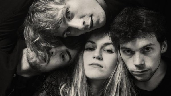Estrons - Glasgow Kisses