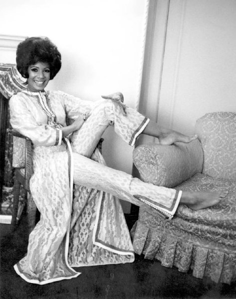 Shirley Bassey - Basin Street Blues