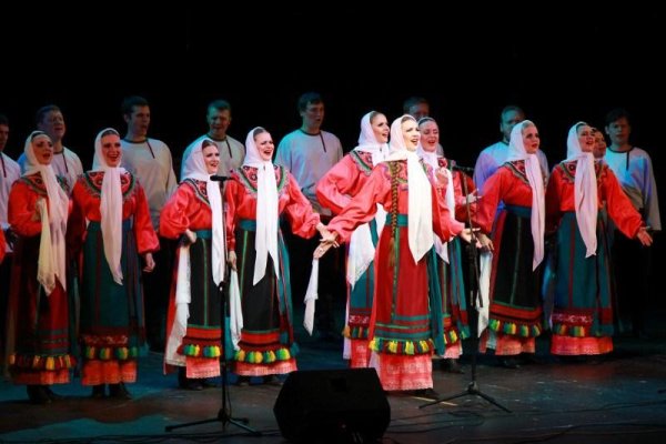 Русский Народный Хор Им. М.Е.Пятницкого - Со Вьюном Я Хожу