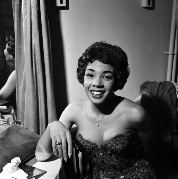 Shirley Bassey - Wabash Blues