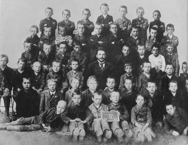 Групповой школьный снимок. Австрия, 1899 год.