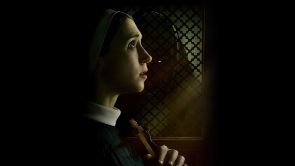 The-nun-2-horror-2023-movie-4k-wallpaper