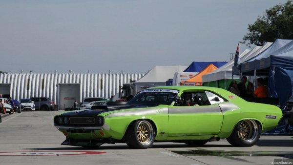Dodge Challenger TA 70