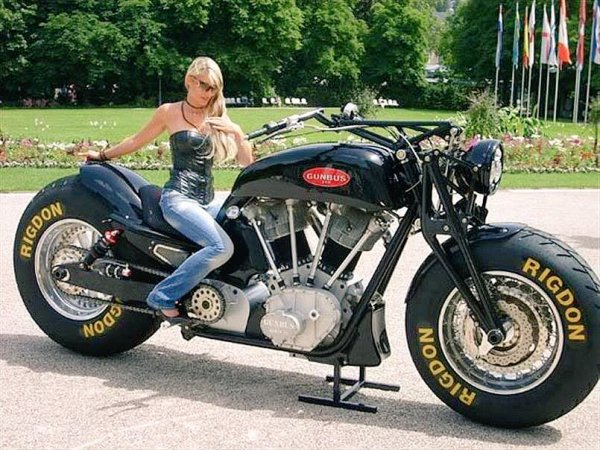 Самый большой и мощный мотоцикл в мире Gunbus