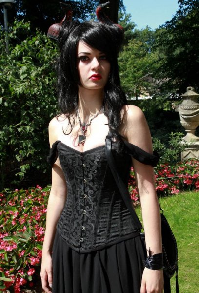 gothic-girl-11