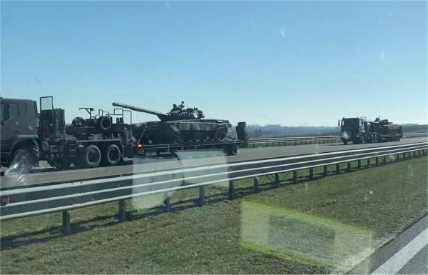 Польша отправляет на Украину бронетехнику: