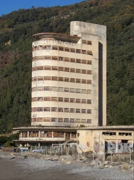 Заброшенный морской курорт в Италии