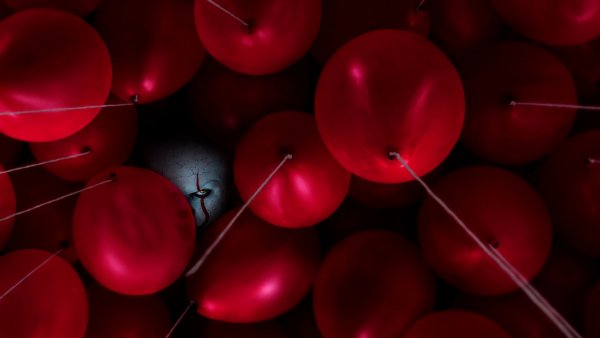 It-2-pennywise-scary-clown-red-balloons 4K-5.799