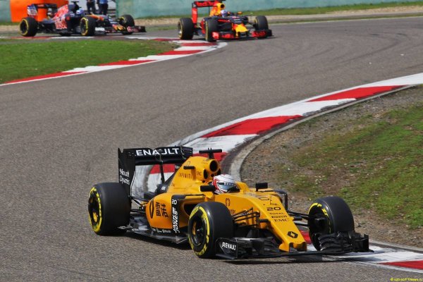Kevin Magnussen (DEN) Renault Sport F1 Team RS16.