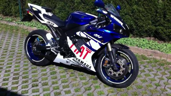 Yamaha R1 13