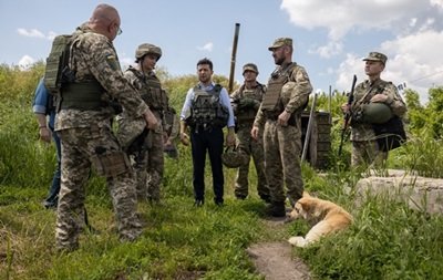 В Зеленский на фронте