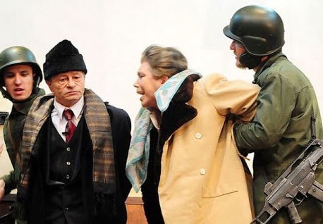 Николая и Елену Чаушеску берут под стражу