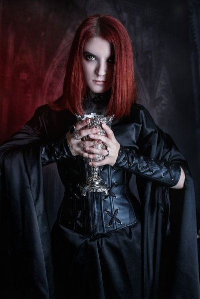 baf940e70d73dc2e8eedc0e8b1bdd2da--black-bride-goth-art