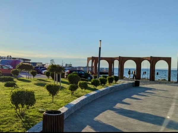 Август, на моря