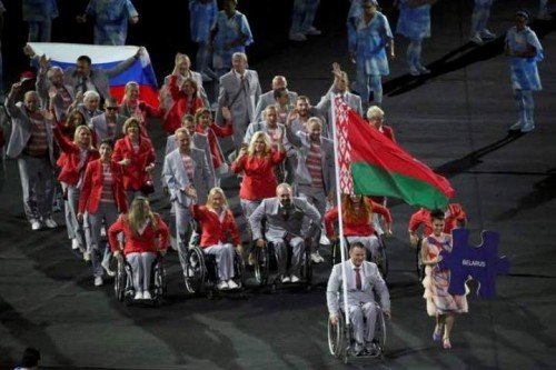 Белорусы пронесли флаг России на олимпиаде