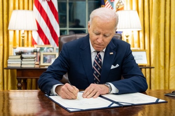 ❗️Байден ввёл режим ЧС из-за нехватки электромощностей в США
