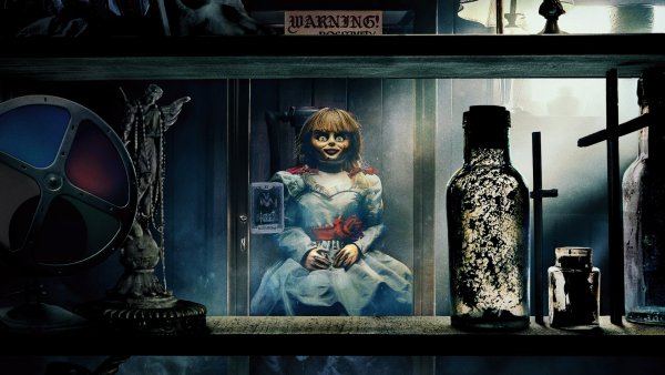 Annabelle-comes-home-doll 8K-3