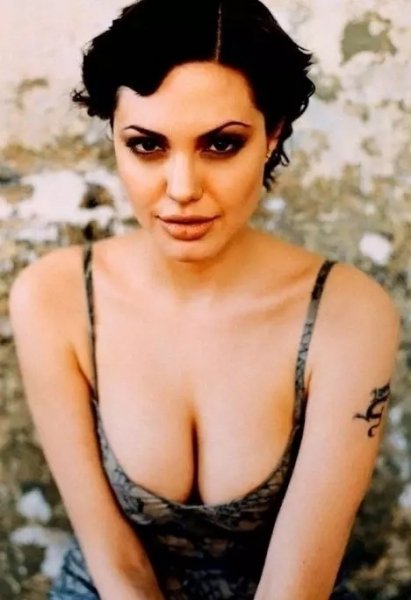 Анджелина Джоли