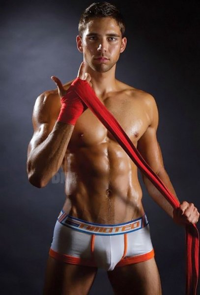 ( boxer+aaron-by-tom-cullis-01