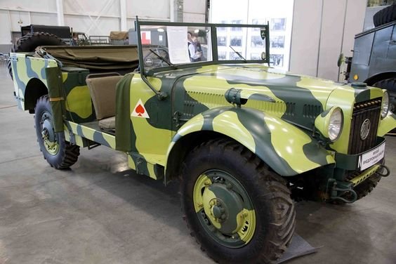 Latil M-7T1 French 4x4, 5-seat multi-purpose car