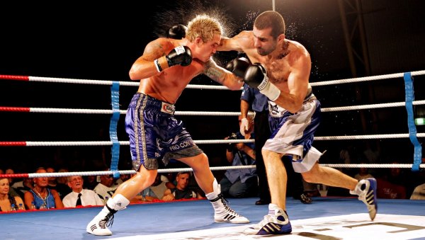 boks-boxing-ring-muzhchiny-udar