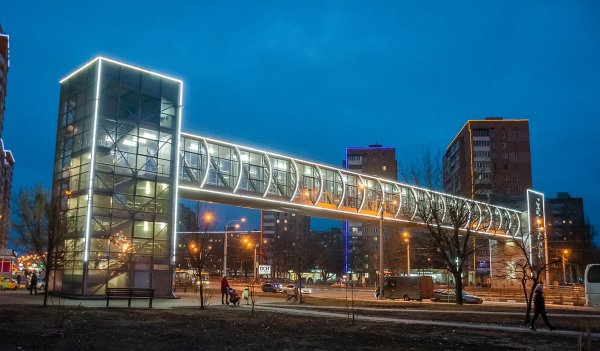 СТЕКЛЯННЫЙ ПЕРЕХОД ЧЕРЕЗ ПРОСПЕКТ ГАГАРИНА