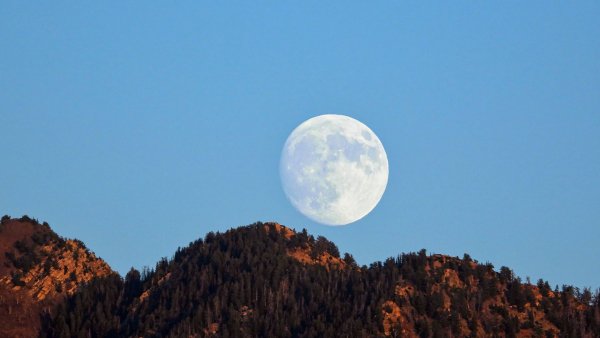 Luna holmy vecher 1327758