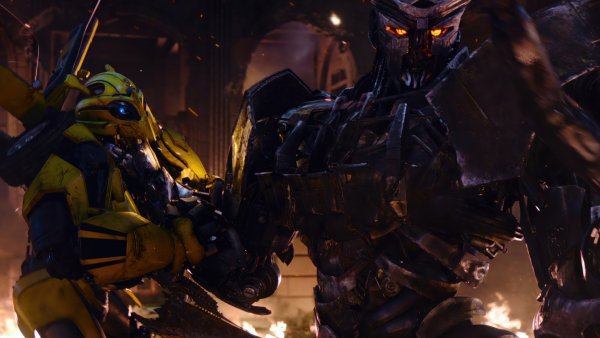 Transformers-rise-of-the-beasts-scourge-bumblebee-4k-wallpap