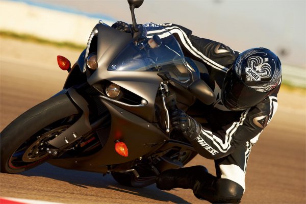 YAMAHA YZF R1 15