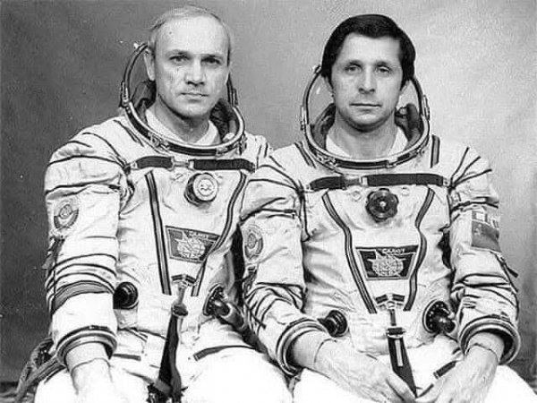 Салют-7, читайте описание