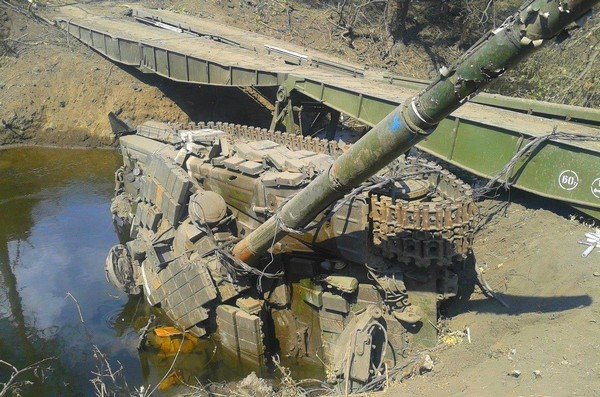Танк украины в засаде на москалей