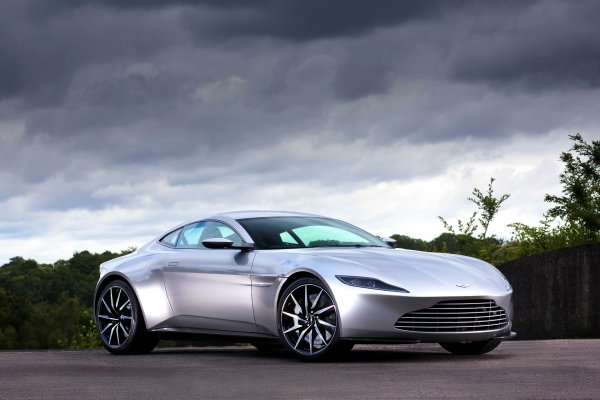 Aston Martin DB10