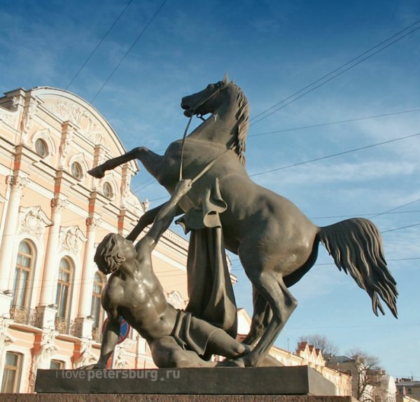 Скульптура на Аничковом мосту