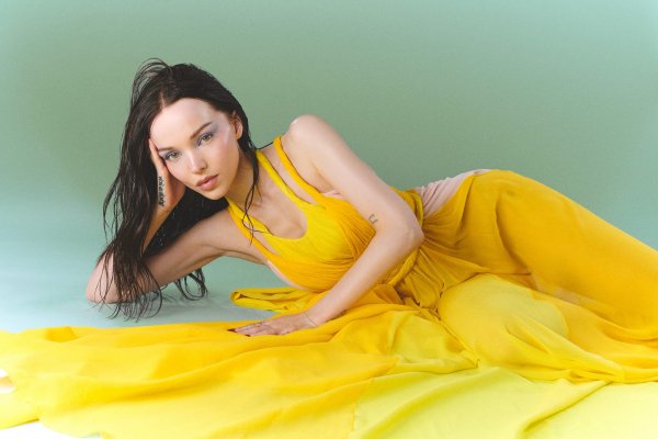 Dove-Cameron-13-scaled