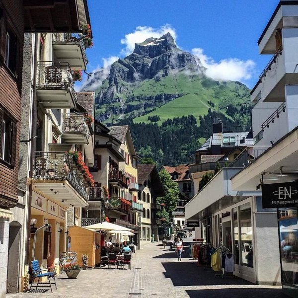 Улочка в Энгельберге Швейцария