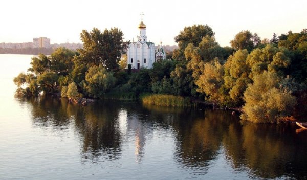 Днепр. Монастырский остров.