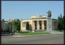На площади