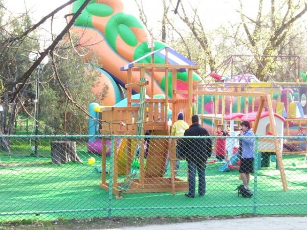 НОВАЯ ДЕТСКАЯ ЗОНА ОТДЫХА В ПАРКЕ