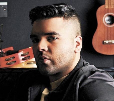 Naughty Boy - La La La ft. Sam Smith - La La La